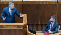 PRIESKUM: Šimečka dýcha Ficovi na krk. Rozdiel medzi Smerom a PS sa naďalej zmenšuje
