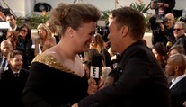O najvtipnejší moment na Zlatých glóbusoch sa postarala Kelly Clarkson: Na červenom koberci takmer odpadla