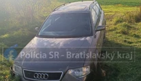 Polícia pátra po svedkoch nočnej nehody. Z miesta mohli ujsť zlodeji bankomatu z Ivanky pri Dunaji