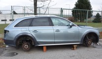 Popradčan našiel svoje zaparkované auto rozobraté: Toto mu z neho ostalo