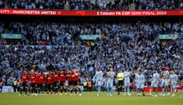 Druholigista trápil diablov, zmazal trojgólové manko. FA Cup však bude mať manchesterské finále