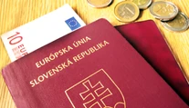Štát nestíha vydávať cestovné pasy. Začal preto Slovákom vracať poplatok za vydanie dokladu