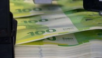 Dlhová brzda nám čoskoro zmrazí časť výdavkov. Namiesto šetrenia pýta štát peniaze od firiem