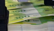 Dlhová brzda nám čoskoro zmrazí časť výdavkov. Namiesto šetrenia pýta štát peniaze od firiem