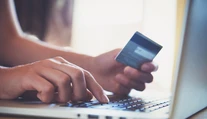 Podvodníci útočia na ľudí aj cez e-shopy. Poradíme, ako sa nestať ich obeťou