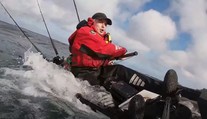 VIDEO: Chvíle hrôzy počas rybačky. Žralok prevrátil kajak a stiahol rybára pod vodu