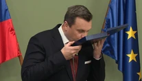 Danka povýšili na kapitána. Bývalí vojaci to považujú za znevažovanie armády