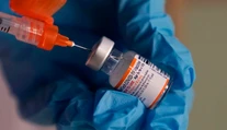 Pfizer a BioNTech spustili klinickú štúdiu vakcíny proti omikronu
