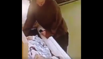 Bez chrbtovej kosti. Kamera zachytila, ako okradla mŕtvu babičku