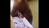 Bez chrbtovej kosti. Kamera zachytila, ako okradla mŕtvu babičku