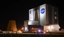 Technici NASA začali s konštrukciou rakety, ktorá má na Mesiac dopraviť človeka