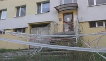 Nemajú sa ako dostať domov. Obyvatelia bytovky v Banskej Bystrici sú bez schodov do vlastného vchodu