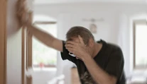 Náhle rečové problémy či bolesť hlavy. Môže ísť o príznaky cievnej mozgovej príhody