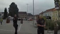 VIDEO: Muž so zbraňou v Česku mieril na okolie, mal na to bizarný dôvod