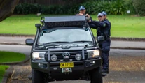 Muž v austrálskom parku obaril tvár a končatiny malému dieťaťu. Polícia spustila medzinárodné pátranie