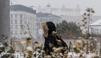 Západ Slovenska zasypal sneh. Meteorológovia ale upozorňujú, že už o pár hodín príde zmena