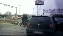 VIDEO: Najskôr trúbenie, potom päste. Na križovatke v Košiciach sa do seba pustili dvaja vodiči