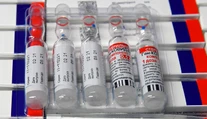 O vakcínach Sputnik V, ktoré vyvolali vládnu krízu, je už mesiac ticho