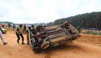 Tragédia na automobilových pretekoch. Auto vrazilo do davu, zahynulo sedem ľudí