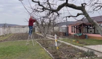 Niektorí záhradkári sa už pustili do práce. Musia však byť na pozore