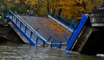 FOTO: Most cez Hornád, ktorý plánovali zrekonštruovať, sa sám zrútil do rieky