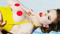 Sexy po mame! Dcéra Kim Basinger pózovala úplne nahá