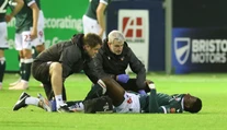Nešťastná kuriozita v Anglicku. Hráč Boltonu si privodil zranenie kýchnutím