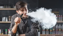 Prvá obeť e-cigariet: Britský robotník zomrel na pľúcnu chorobu spojenú s vapingom