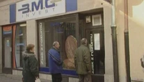 Odškodnia ich po 17 rokoch. Veriteľom BMG vyplatia časť peňazí