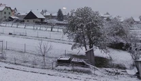 Do Východnej sa vrátila zima, takto tu do rána nasnežilo