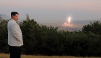 Severná Kórea tvrdí, že otestovala balistickú raketu na pevné palivo