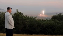 Severná Kórea tvrdí, že otestovala balistickú raketu na pevné palivo