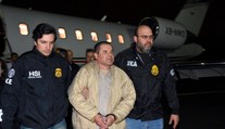 Mexiko vydalo narkobaróna Guzmána do USA