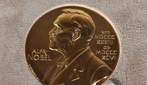 Nobelovu cenu za fyziku udelili za výskum dynamiky elektrónov