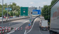 V Tuneli Sitina sa zasekol žeriav, tvorili sa kolóny