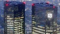 Cena akcií Deutsche Bank klesla prvýkrát pod 10 eur