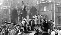 Moskva označila maďarskú revolúciu z roku 1956 za pogrom, Budapešť to pobúrilo