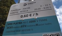 Platené parkovanie aj v menších mestách. Obyvatelia Dubnice nad Váhom sú proti, mesto to vraj nedomyslelo