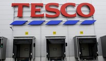 Tesco končí u jedného z našich susedov. Predáva všetkých tristo prevádzok