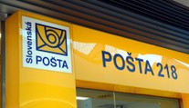 Posielanie listov a balíkov nás bude stáť viac. Koľko po novom zaplatíme za poštovné?