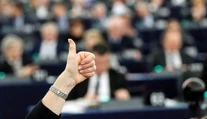 Europoslanci schválili rezolúciu o ochrane investigatívnych novinárov