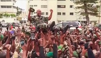 Veliteľ vojenskej junty v Gabone zložil prezidentskú prísahu. Prisľúbil zorganizovanie nových volieb