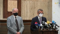 Prymula tvrdí, že nič neporušil a odmietol odstúpiť z funkcie. Na ťahu je premiér Babiš
