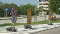 Na Slovensku je to tak. Pri nemocnici v Leviciach je nové parkovisko, pacienti si ho zatiaľ iba túžobne obzerajú