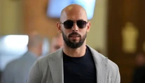 Kto je Andrew Tate? Milionár, influencer a samozvaný mizogýn čelí obvineniam v dvoch krajinách