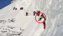 VIDEO: Horolezca na K2 šokovalo správanie ostatných. Umierajúceho muža všetci prekračovali