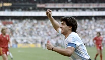 Bola 35 rokov nezvestná, neskôr ju kúpili za pár stoviek. Teraz Maradonova Zlatá lopta ide do dražby