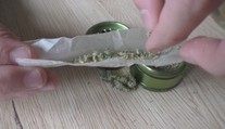 Ľudia, ktorí majú negatívne skúsenosti s herba drogou, prehovorili