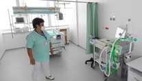 Doma sú plnohodnotné sestry, u nás asistentky. Zdravotníčky z Ukrajiny chcú pomáhať naplno, systém to nepovoľuje