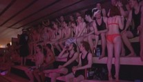 Najväčšia sauna na svete. Ľudia sa v nej okrem potenia aj zabavia